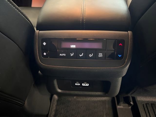 Used 2024 Nissan Pathfinder SL AWD/4WD image 10