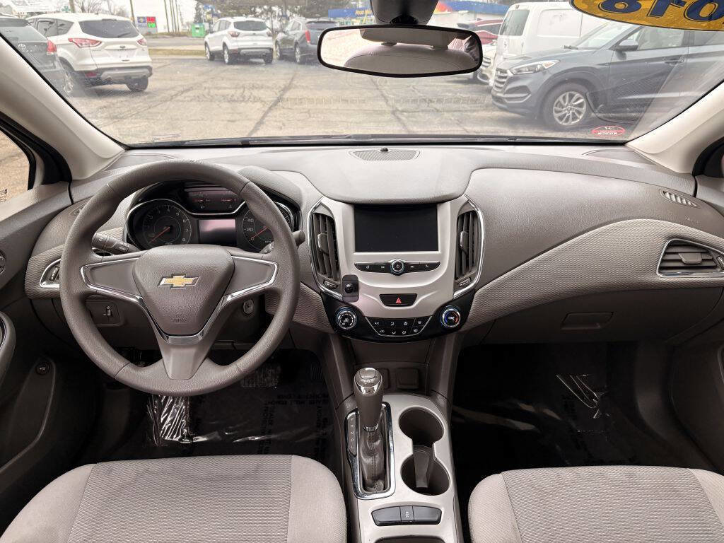 Used 2018 Chevrolet Cruze LS image 9