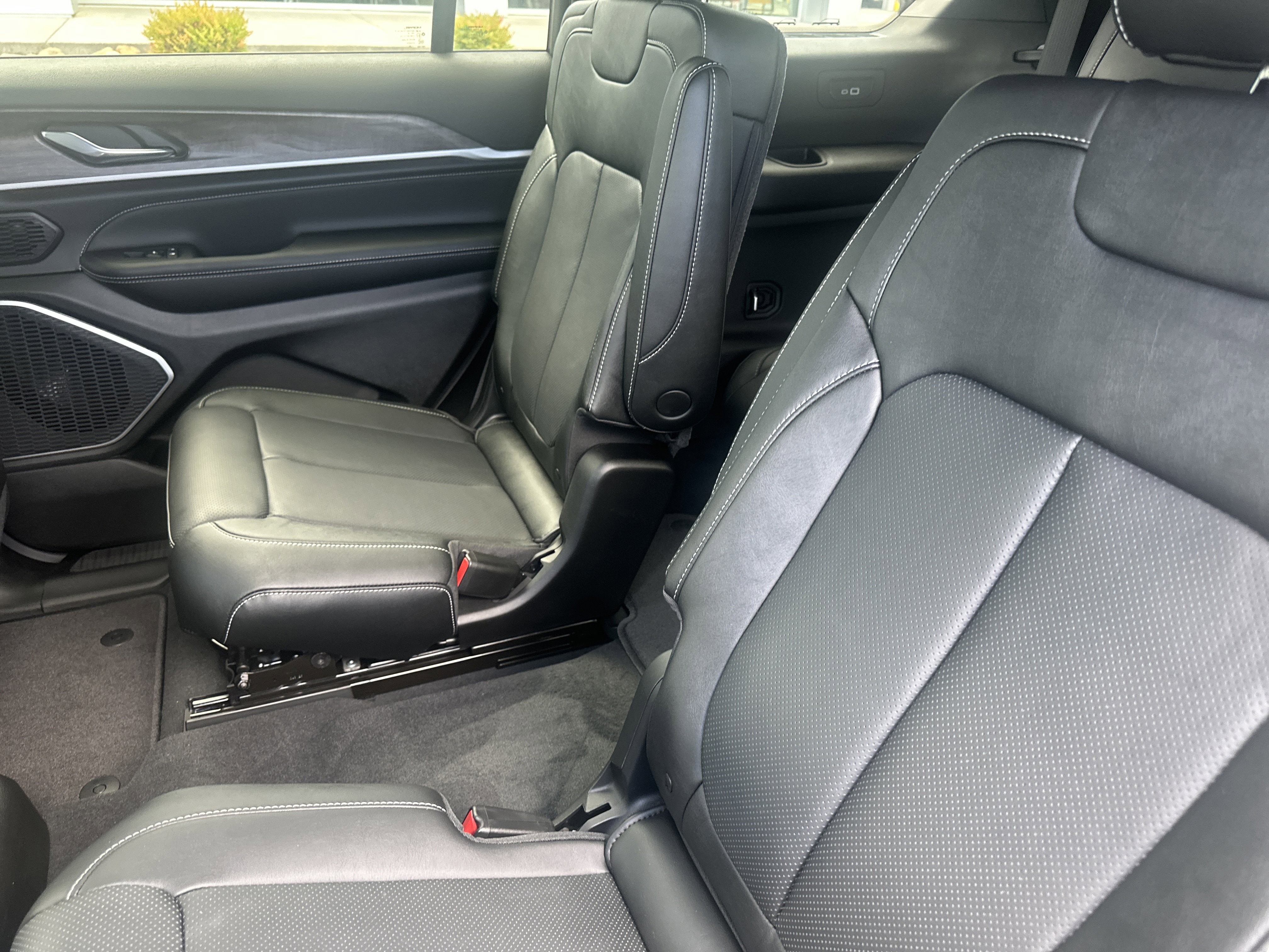 New 2026 Jeep Grand Cherokee L Limited AWD/4WD image 19