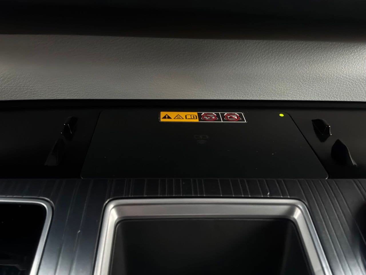 Used 2025 Toyota Sienna XLE FWD image 27
