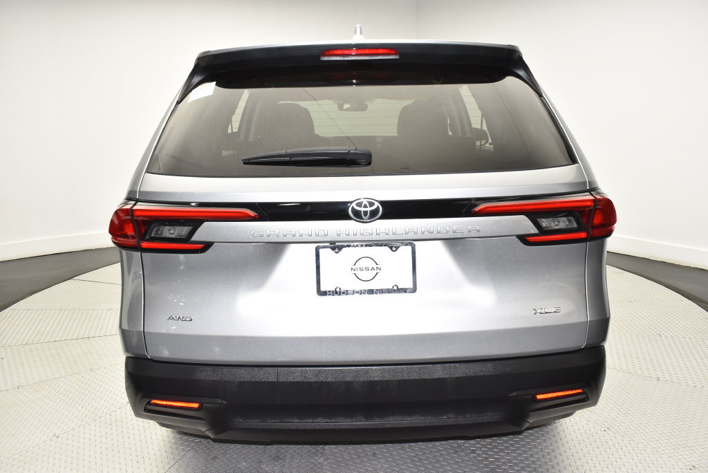 Used 2024 Toyota Grand Highlander AWD image 6