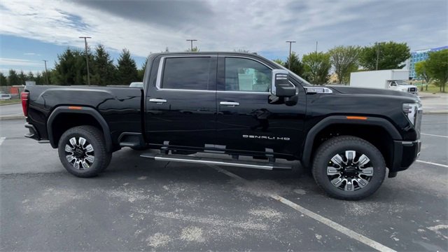 New 2026 GMC Sierra 2500 Denali w/ Denali Reserve Package image 3