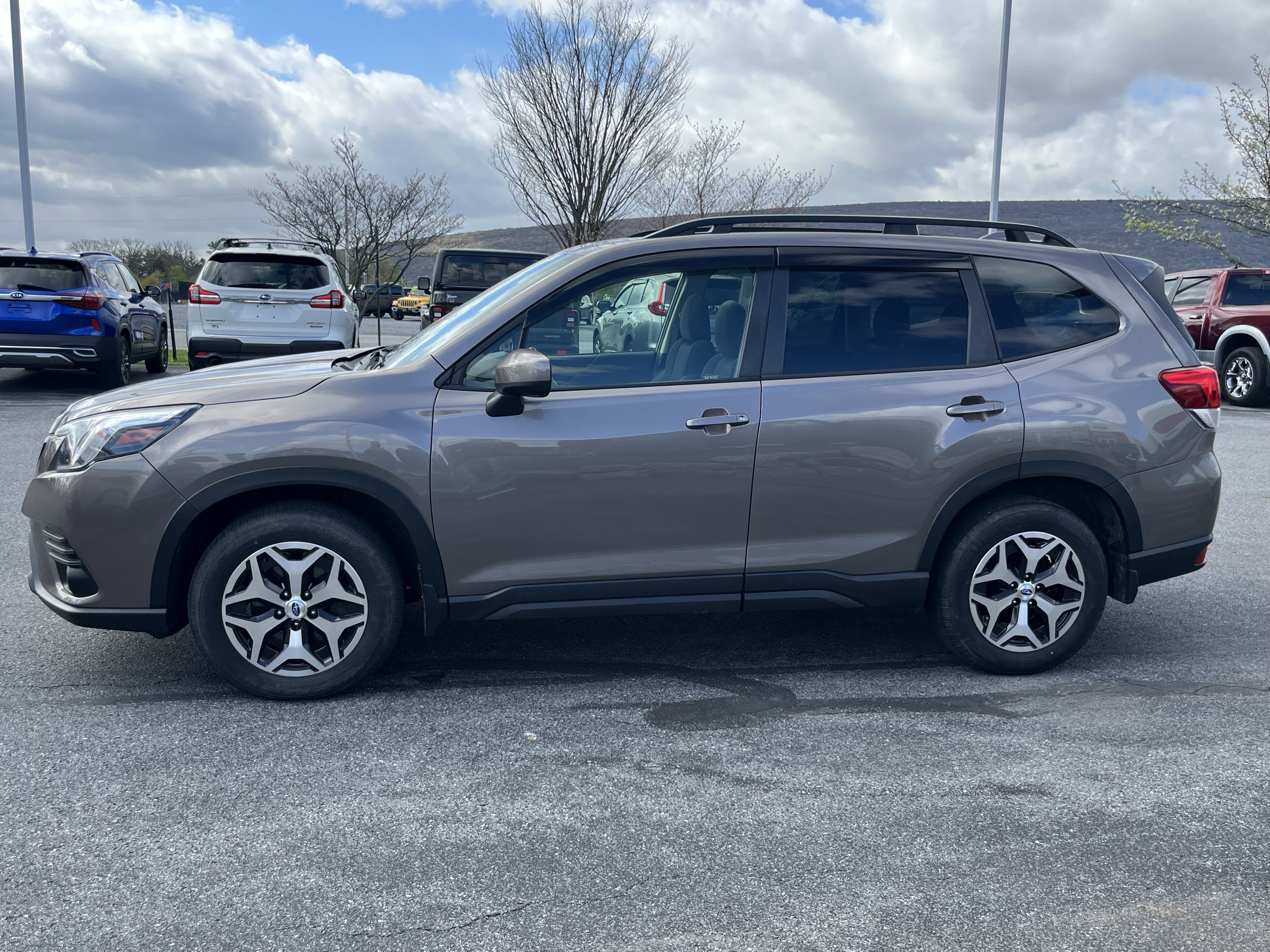 Used 2022 Subaru Forester Premium w/ Popular Package #1 image 9