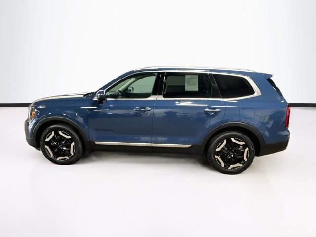 Certified 2023 Kia Telluride S w/ S Sunroof Package AWD/4WD image 4
