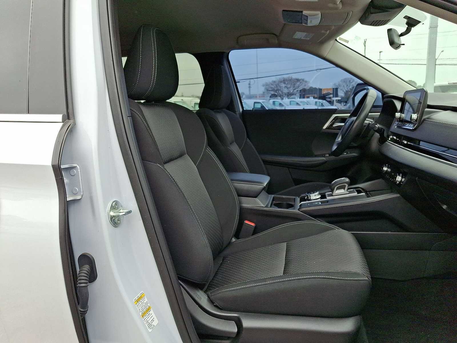 Used 2024 Mitsubishi Outlander ES image 32