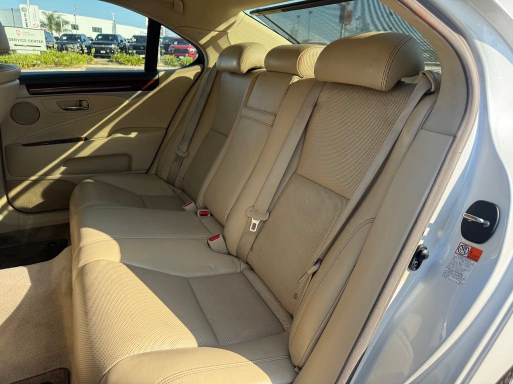 Used 2016 Lexus LS 460 w/ Comfort Package RWD image 4