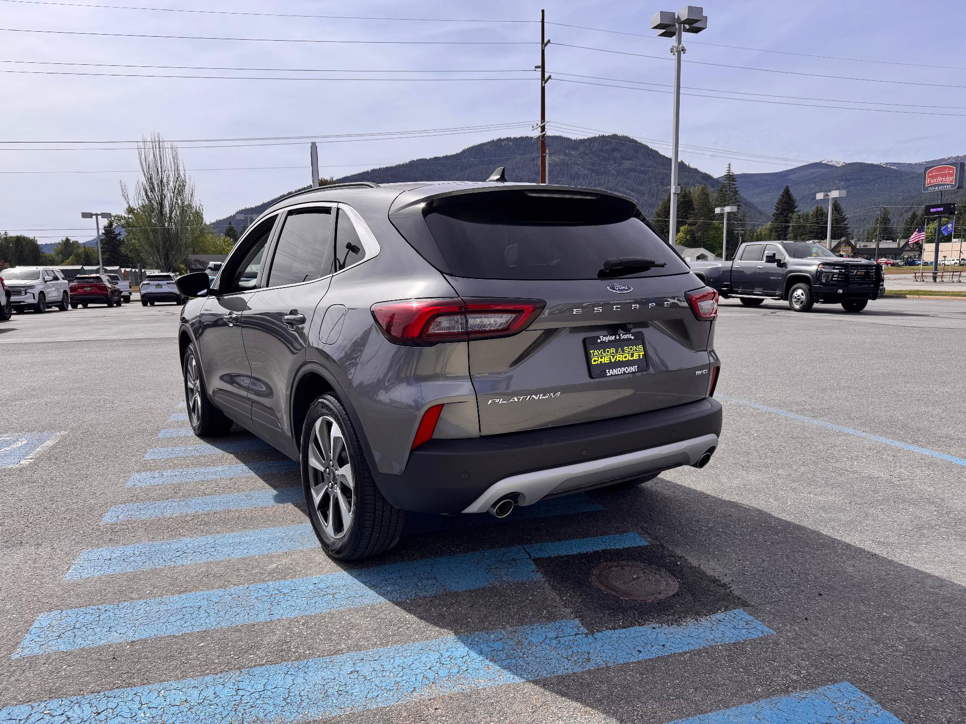 Used 2025 Ford Escape Platinum AWD/4WD image 5