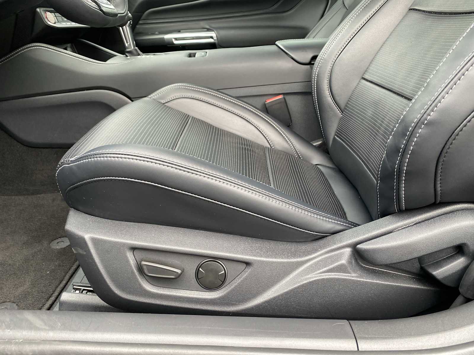 Used 2025 Ford Mustang GT Premium image 24