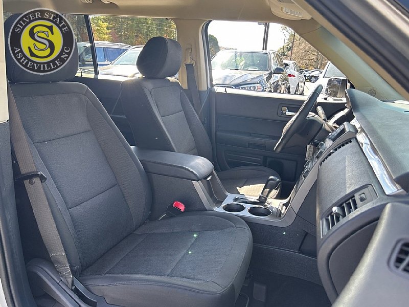 Used 2019 Ford Flex SE image 17