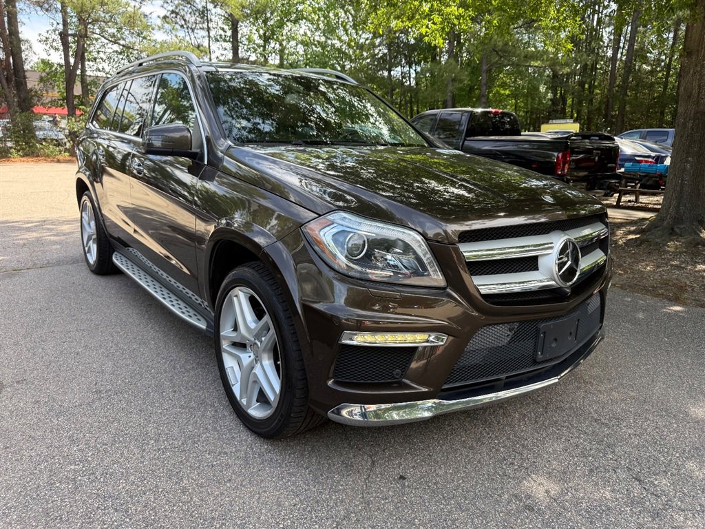 Used 2016 Mercedes-Benz GL 550 4MATIC image 3
