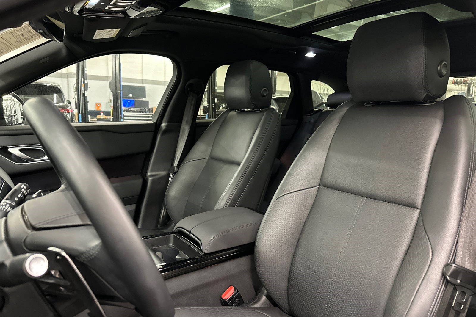 Used 2026 Land Rover Range Rover Velar Dynamic SE image 6