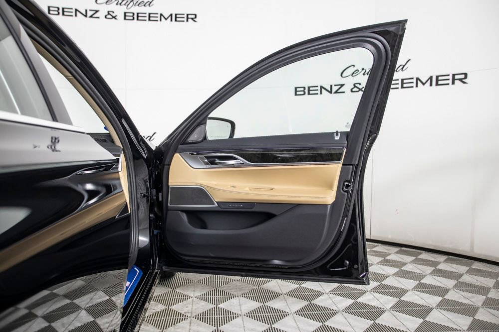 Used 2022 BMW 740i xDrive w/ Premium Package image 16