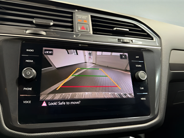 Used 2023 Volkswagen Tiguan SE w/ Panoramic Sunroof Package FWD image 20