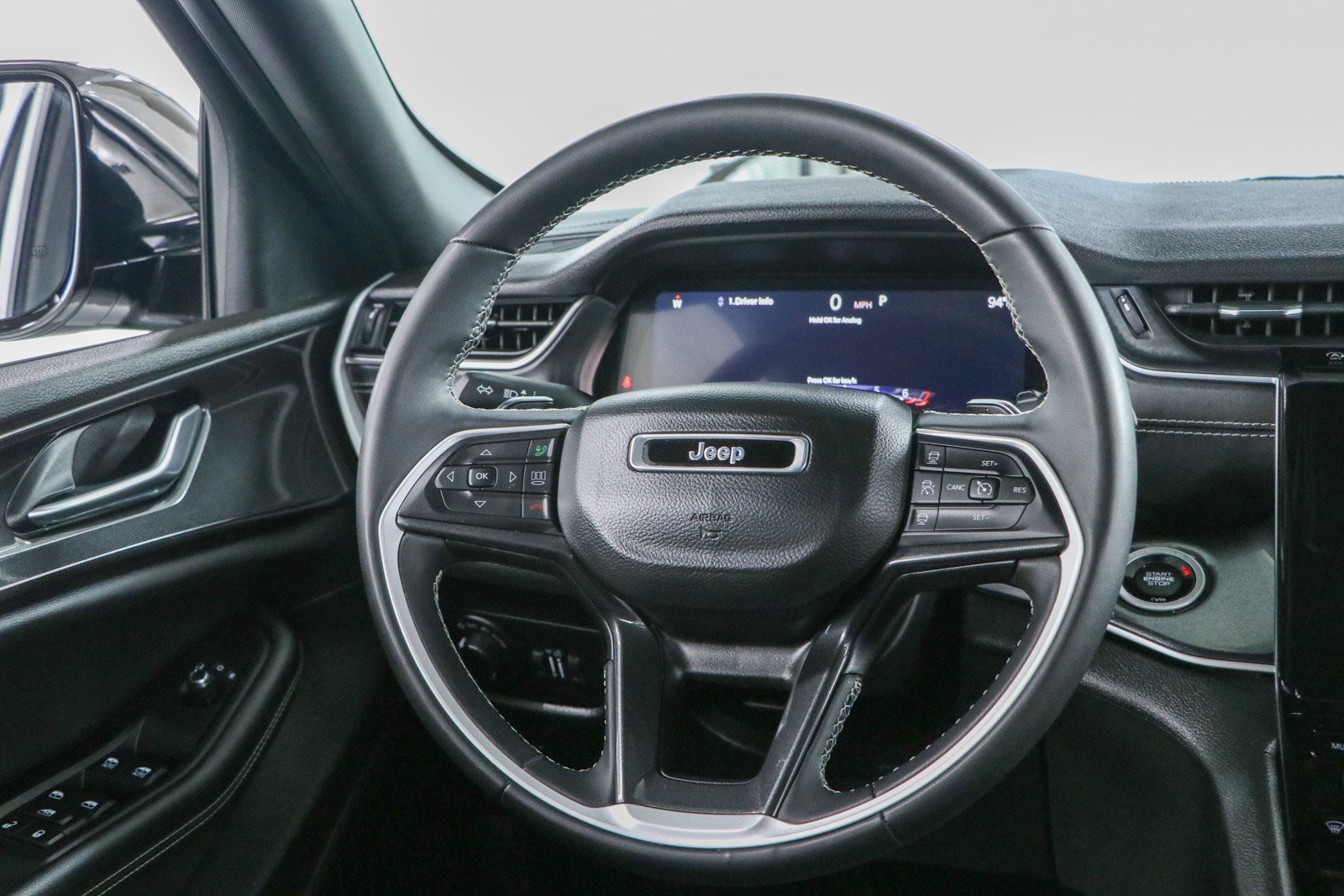 Used 2023 Jeep Grand Cherokee Altitude AWD/4WD image 12