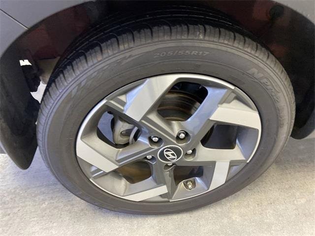 Used 2024 Hyundai Venue Limited image 19