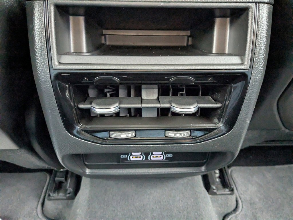 Used 2024 Jeep Grand Cherokee Laredo X image 17