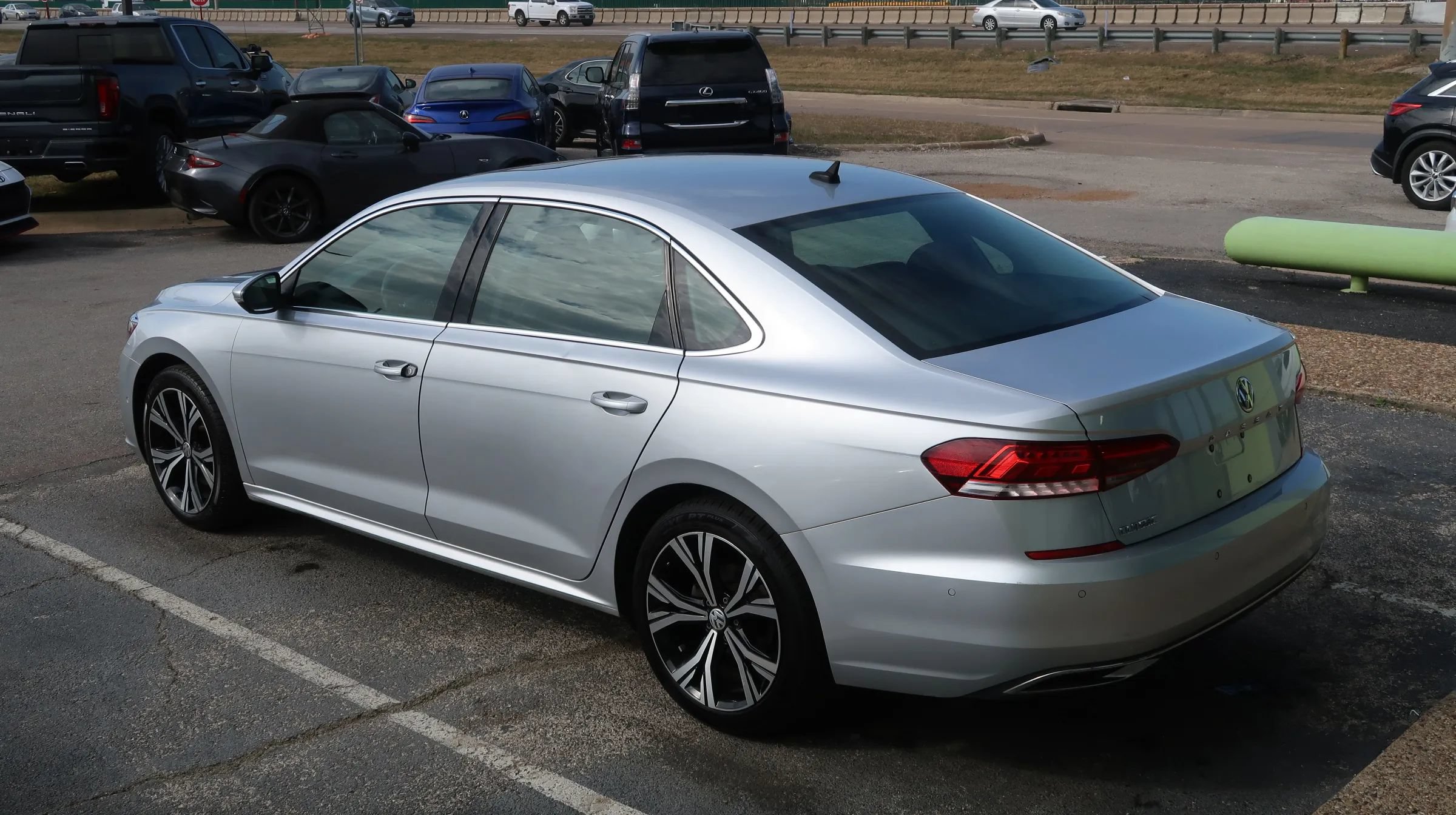 Used 2020 Volkswagen Passat 2.0T SEL FWD image 12