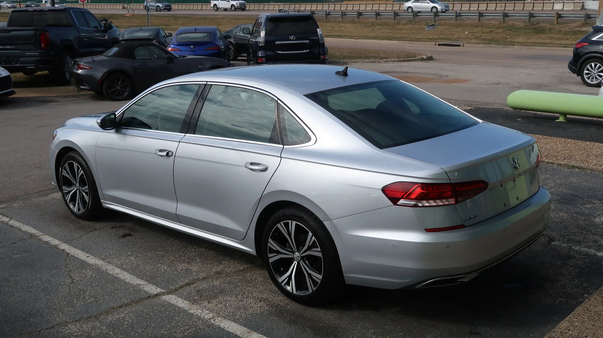 Used 2020 Volkswagen Passat 2.0T SEL image 12