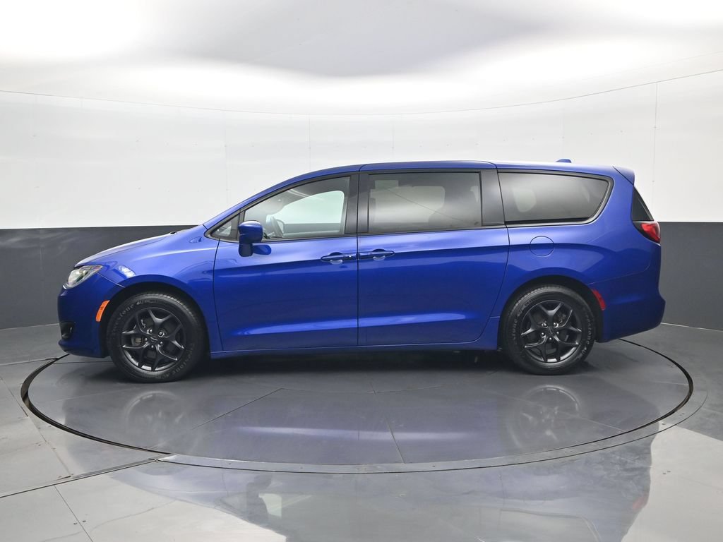 Used 2019 Chrysler Pacifica Touring Plus w/ S Appearance Package FWD image 9