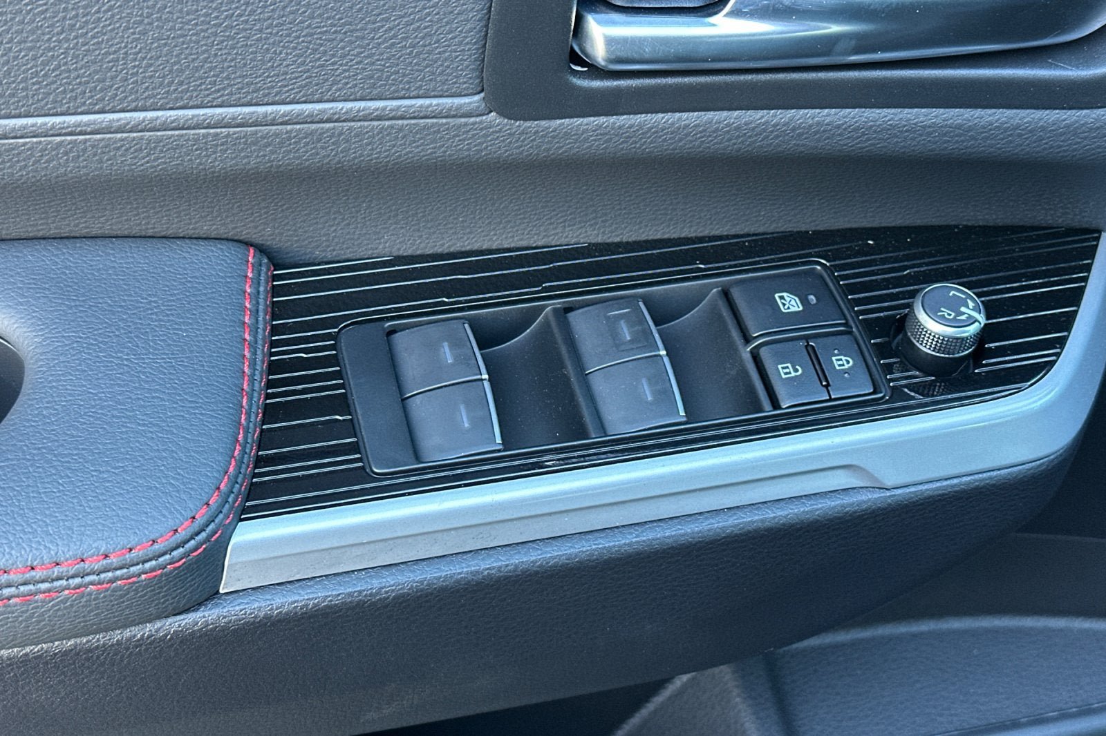 New 2026 Toyota Sienna XSE FWD image 13