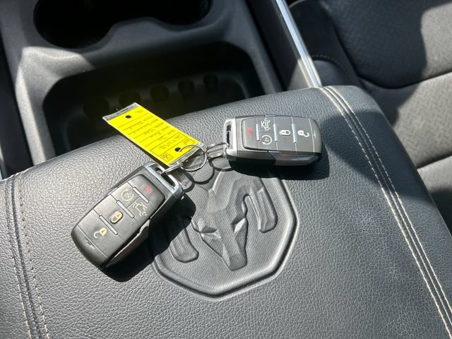 Used 2020 RAM 1500 Laramie w/ Sport Appearance Package AWD/4WD image 29