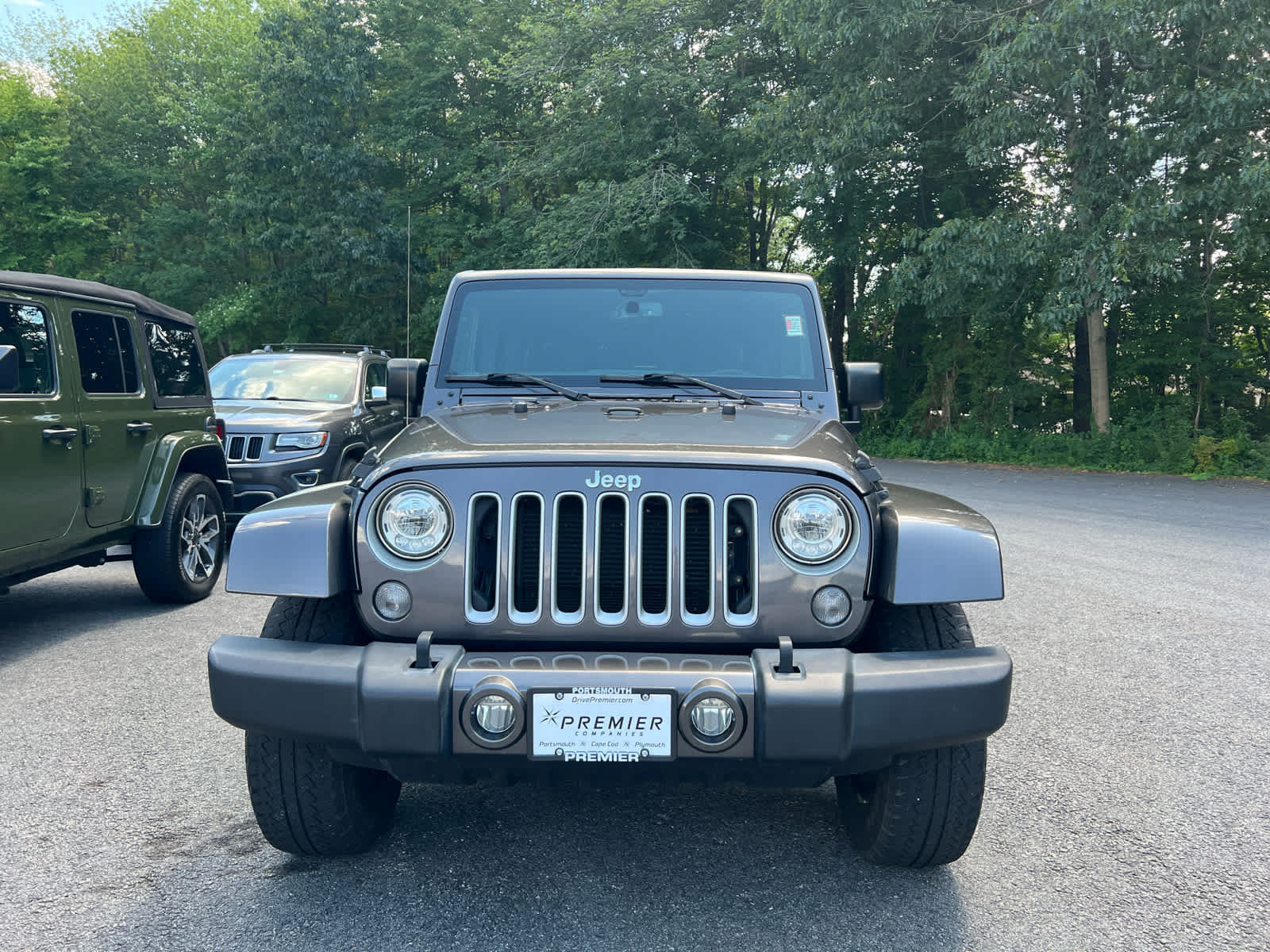 Used 2017 Jeep Wrangler Unlimited Sahara w/ Connectivity Group AWD/4WD image 2