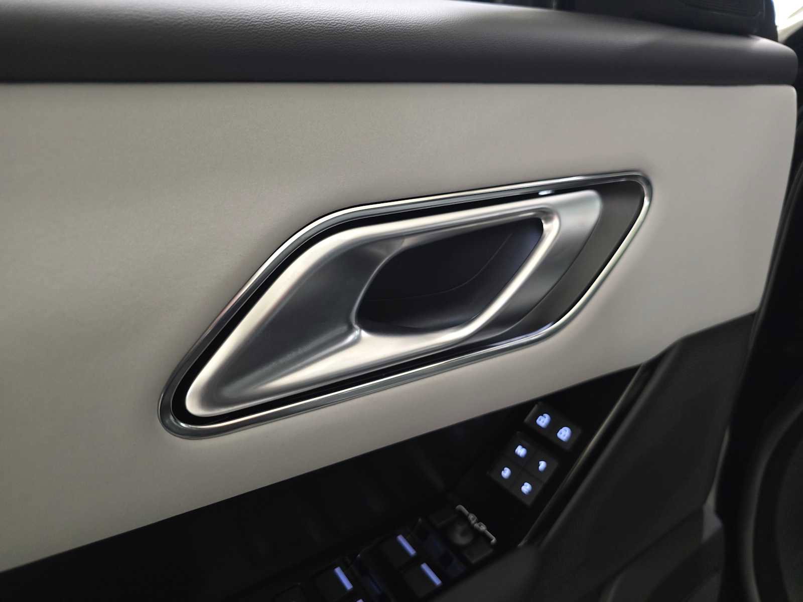 New 2026 Land Rover Range Rover Velar Dynamic SE image 17