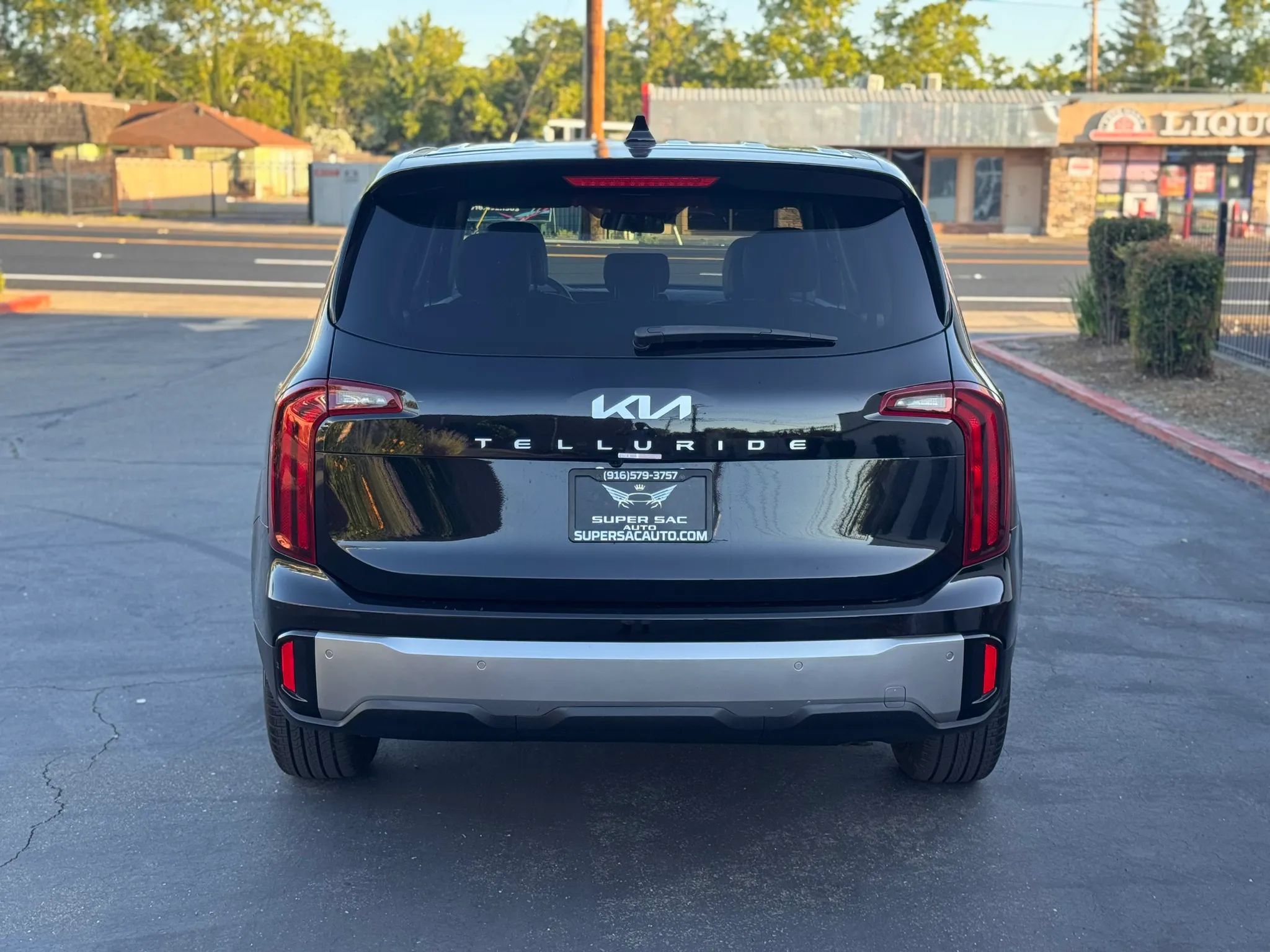 Used 2025 Kia Telluride LX FWD image 5