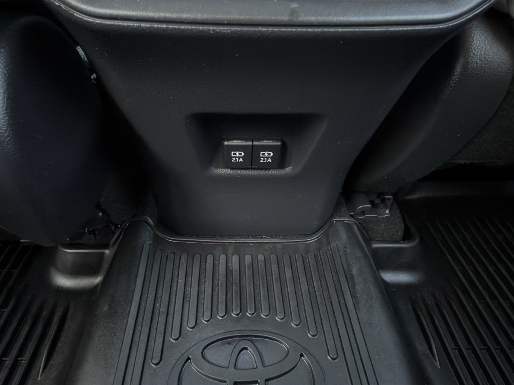 Used 2019 Toyota RAV4 XLE w/ Convenience Package FWD image 28