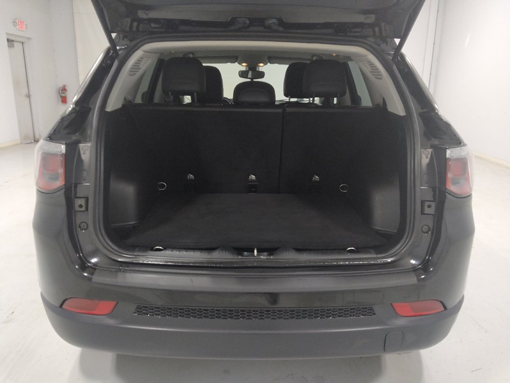 Used 2019 Jeep Compass Latitude w/ Cold Weather Group FWD image 29