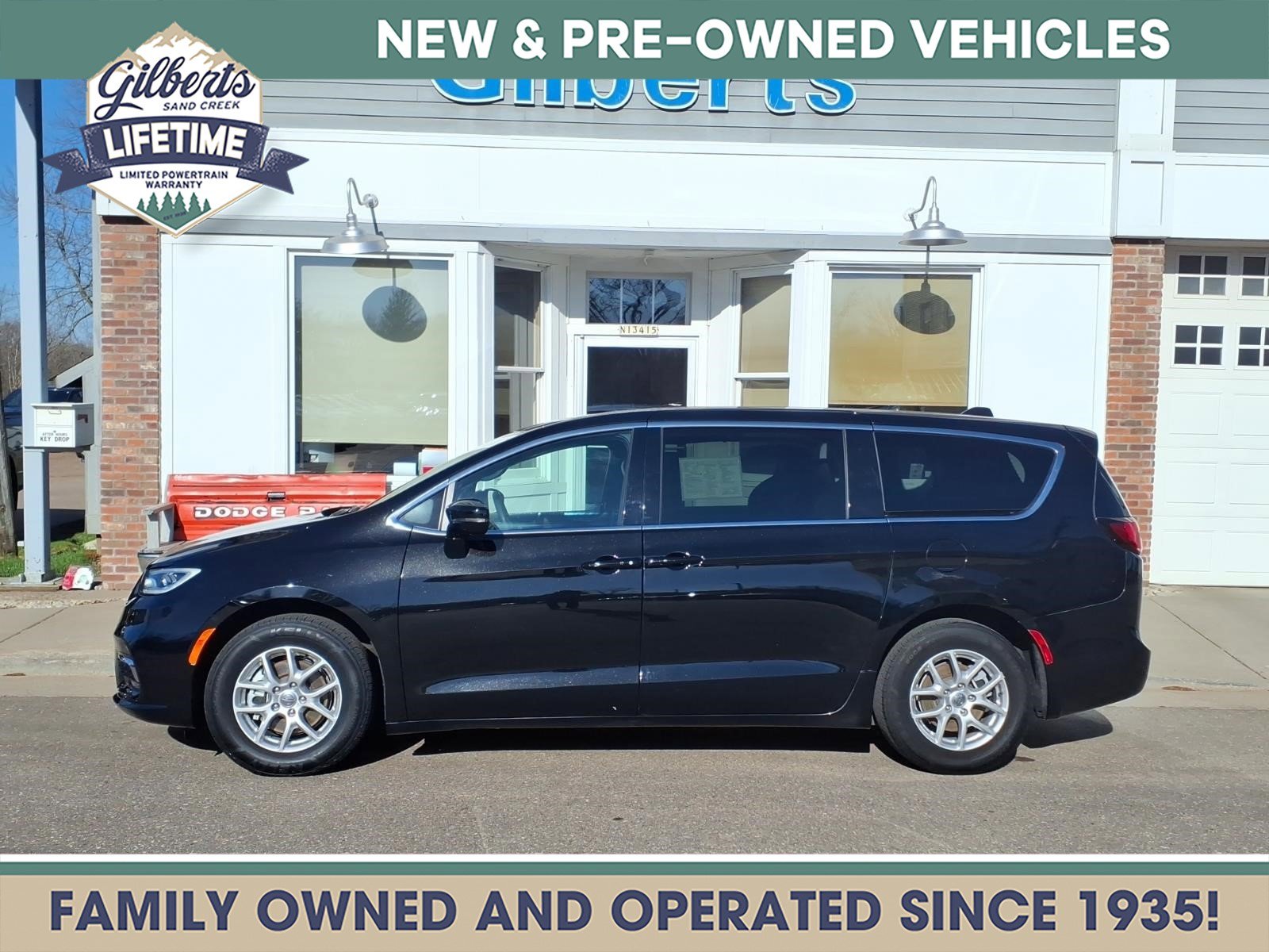 Used 2025 Chrysler Pacifica Select FWD image 1