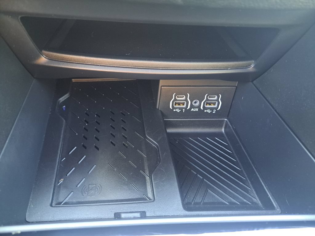 Used 2025 Chrysler Pacifica Limited FWD image 19