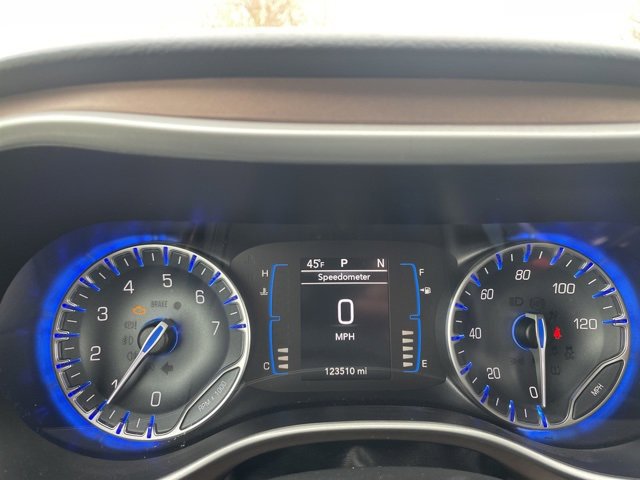 Used 2017 Chrysler Pacifica Touring-L image 22