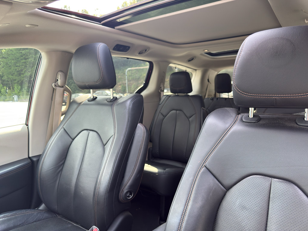 Used 2018 Chrysler Pacifica Touring-L Plus w/ Tire & Wheel Group FWD image 8