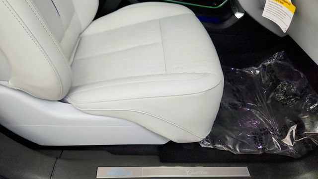 Used 2025 Cadillac Lyriq Luxury AWD/4WD image 38