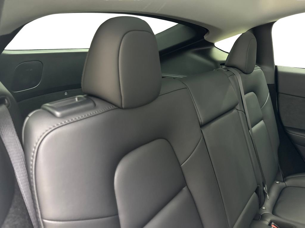 Used 2024 Tesla Model Y Long Range image 40