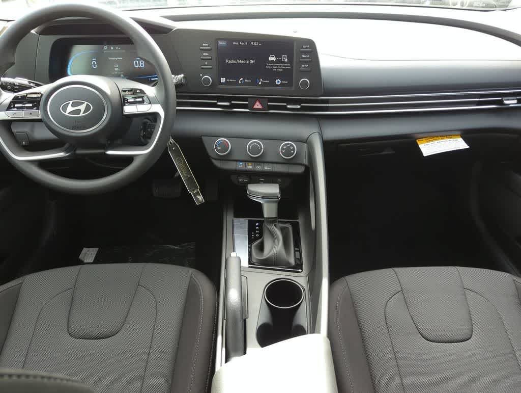 New 2026 Hyundai Elantra SE FWD image 18
