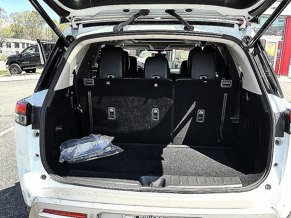 Certified 2025 Nissan Pathfinder Platinum AWD/4WD image 48