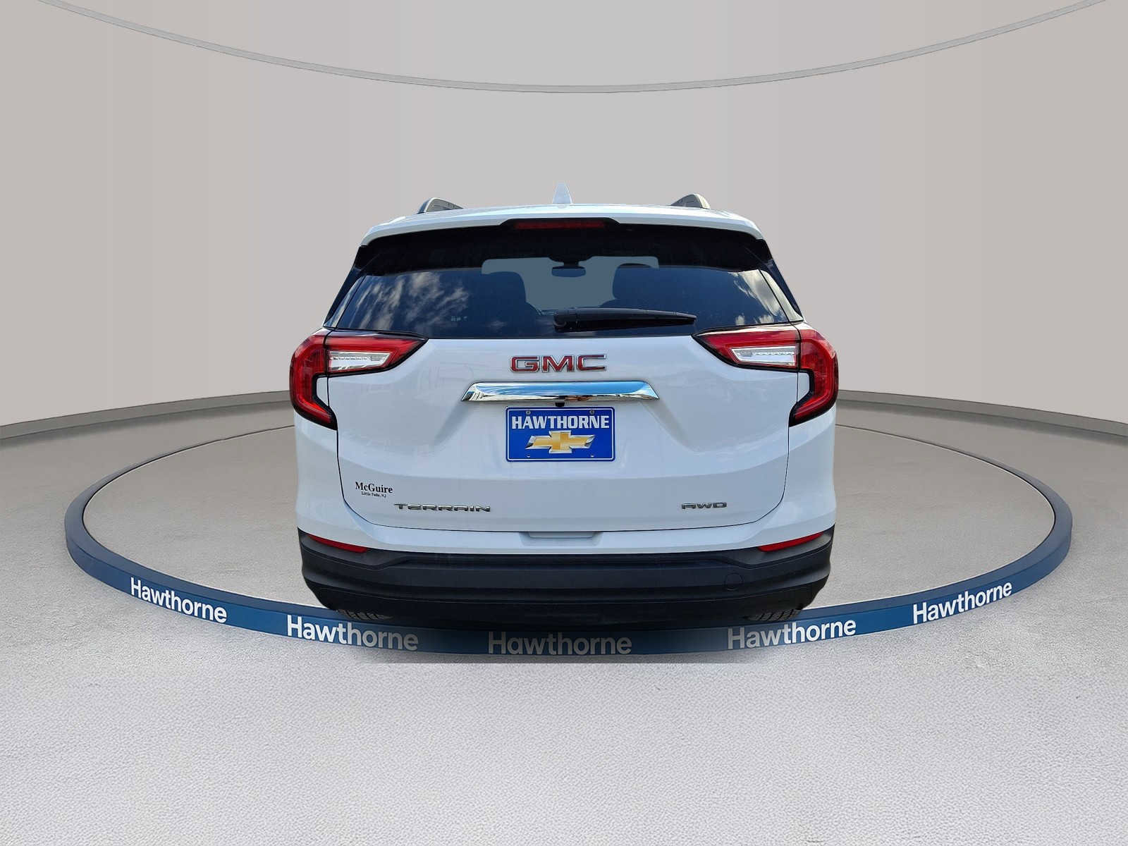 Used 2024 GMC Terrain SLE w/ Driver Convenience Package image 5