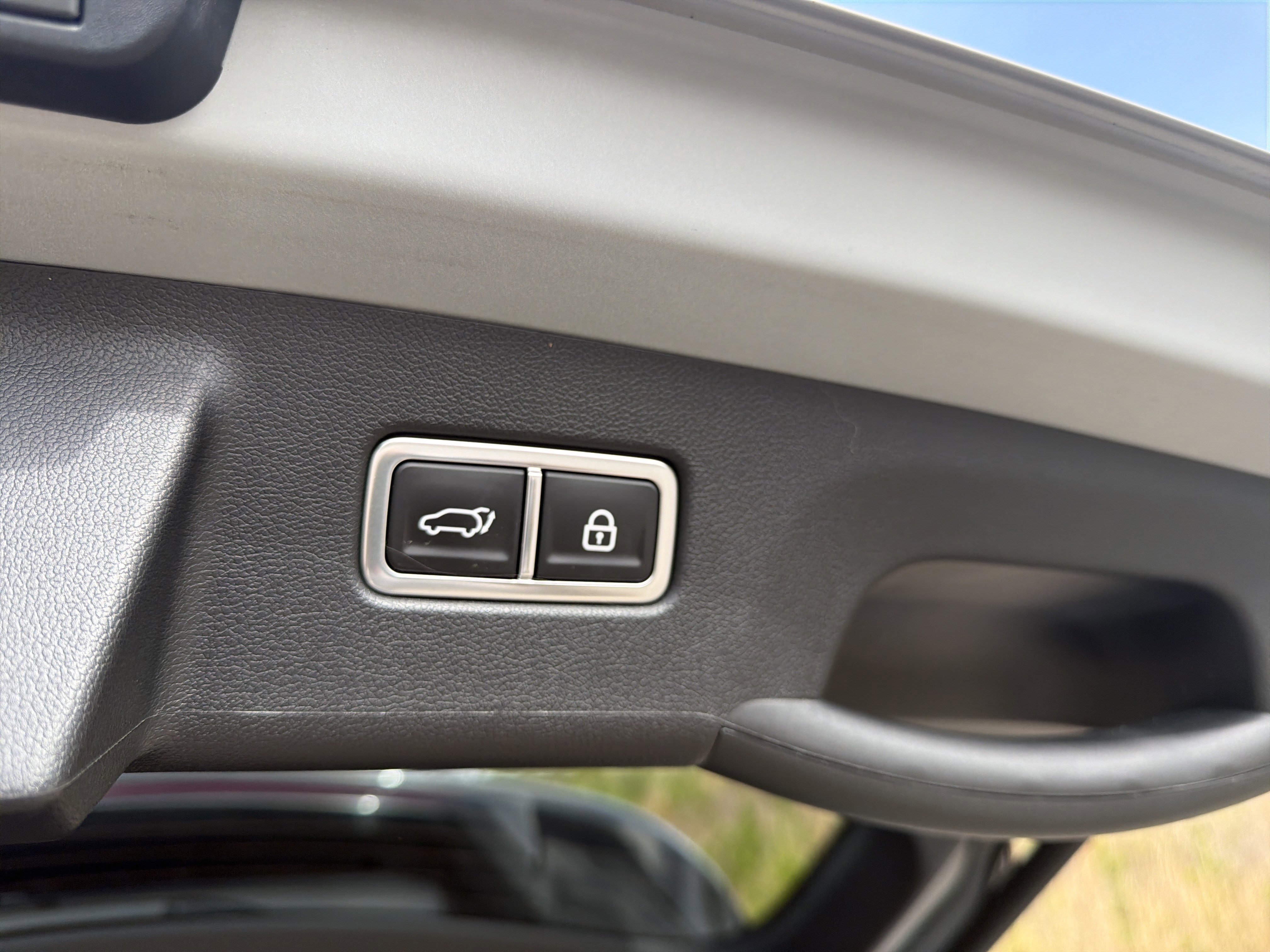 Used 2023 Kia Sorento SX image 19