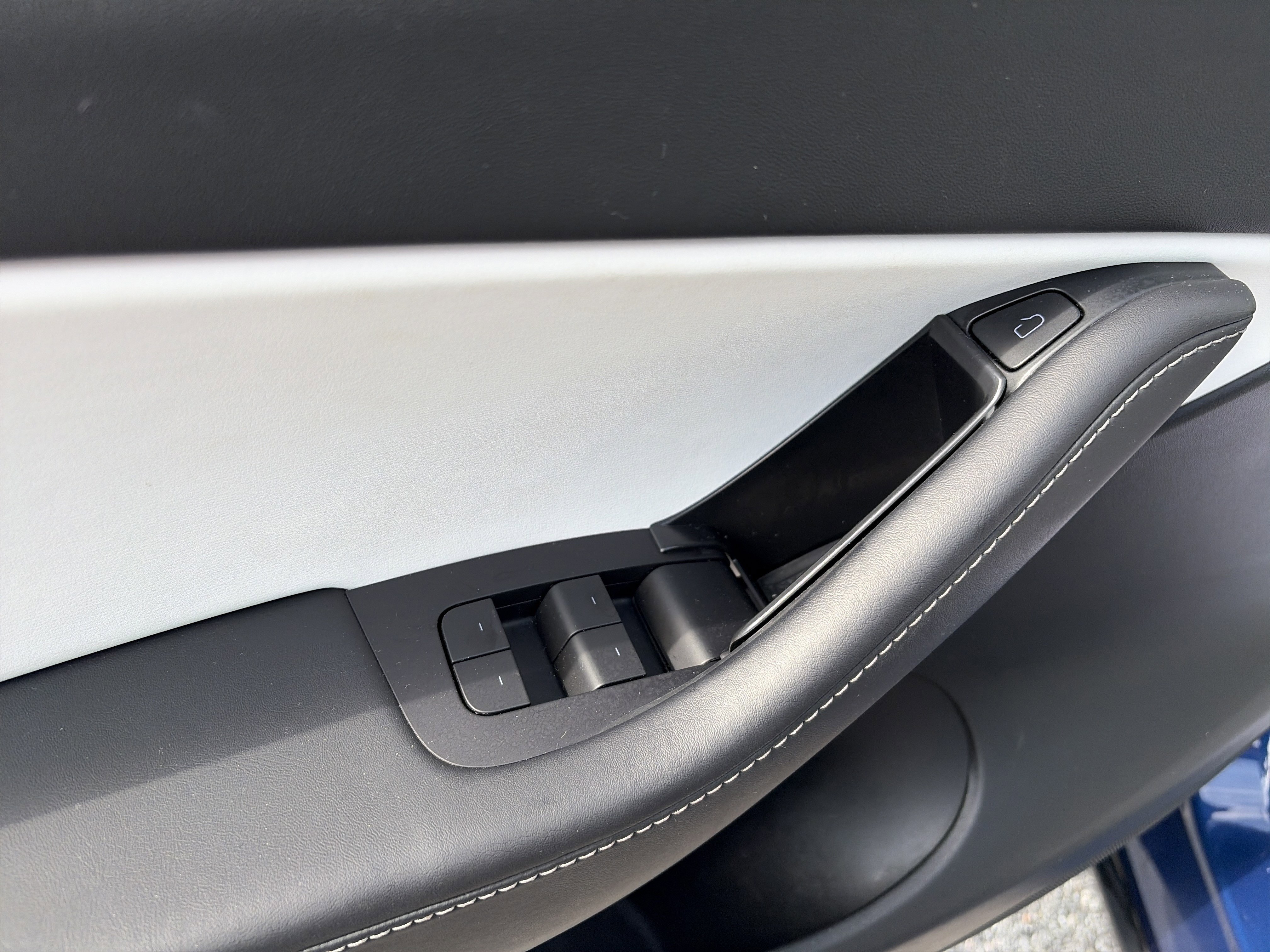 Used 2022 Tesla Model Y Long Range image 13
