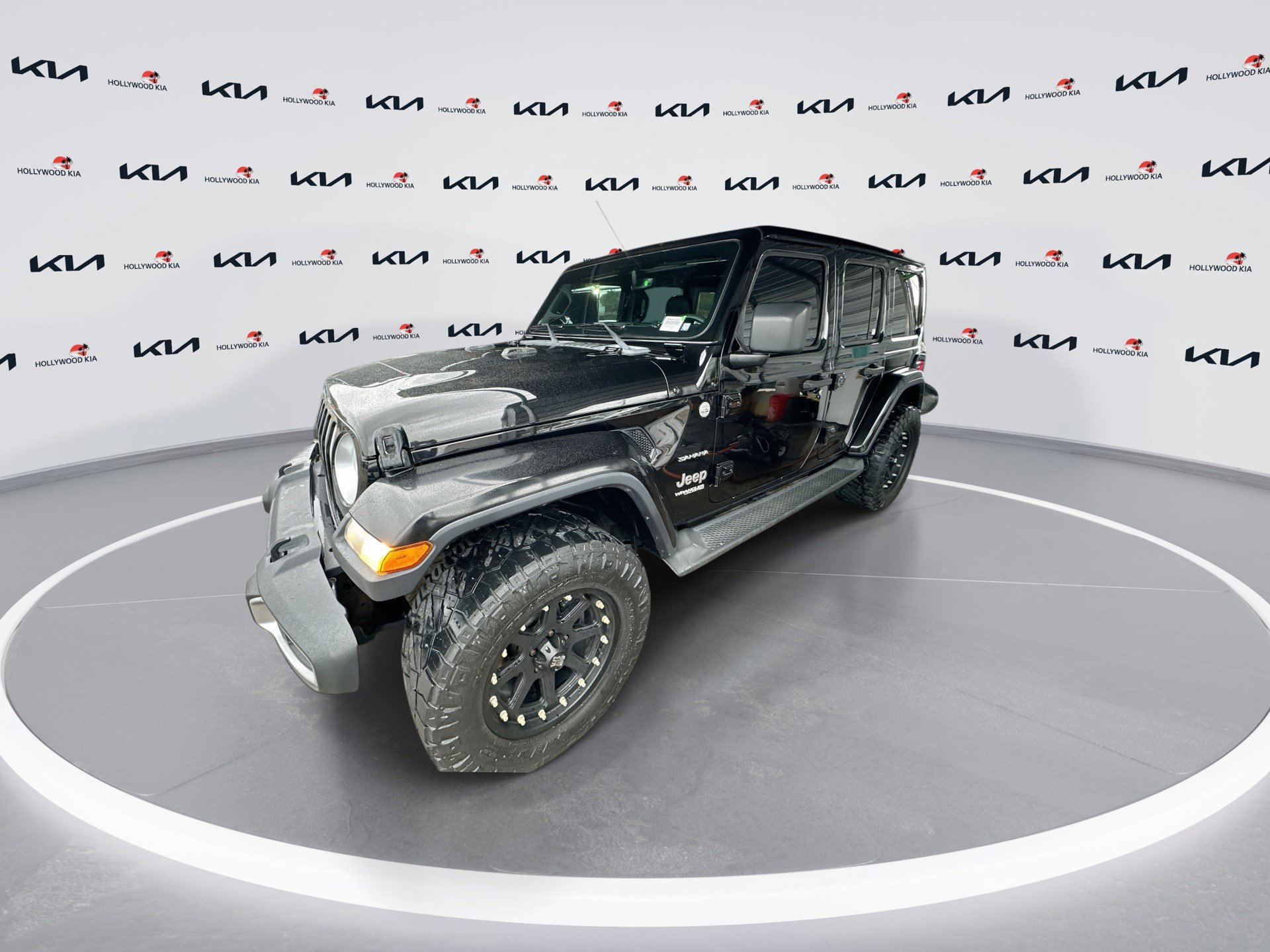 Used 2019 Jeep Wrangler Unlimited Sahara w/ Uconnect 4C Nav & Sound Group image 4