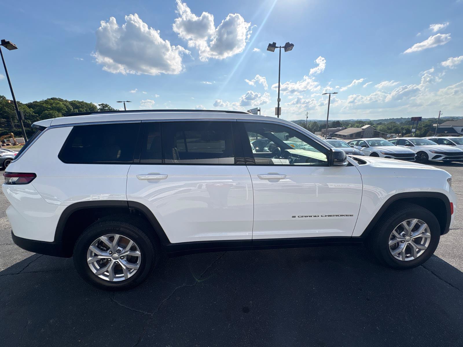 Used 2023 Jeep Grand Cherokee L Limited AWD/4WD image 5
