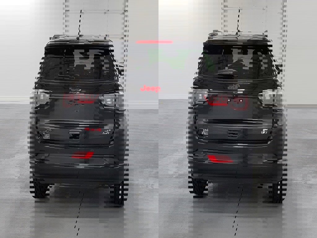 Used 2023 Jeep Compass Limited image 7