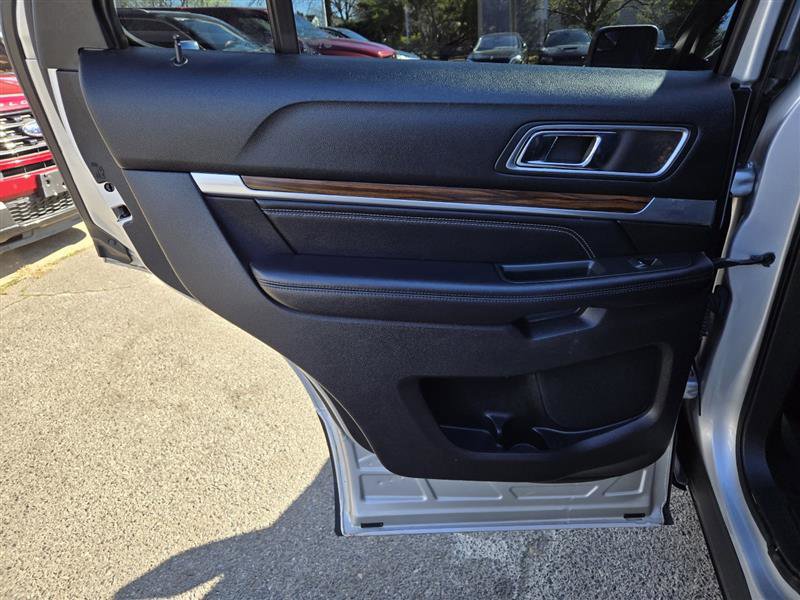 Used 2017 Ford Explorer Limited AWD/4WD image 19