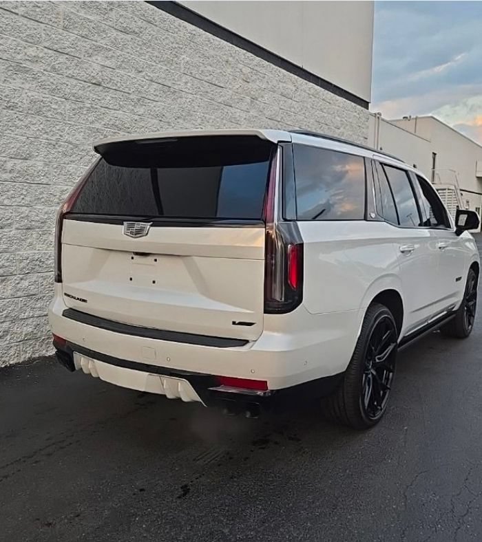 Certified 2024 Cadillac Escalade V w/ LPO, ONYX Package AWD/4WD image 6