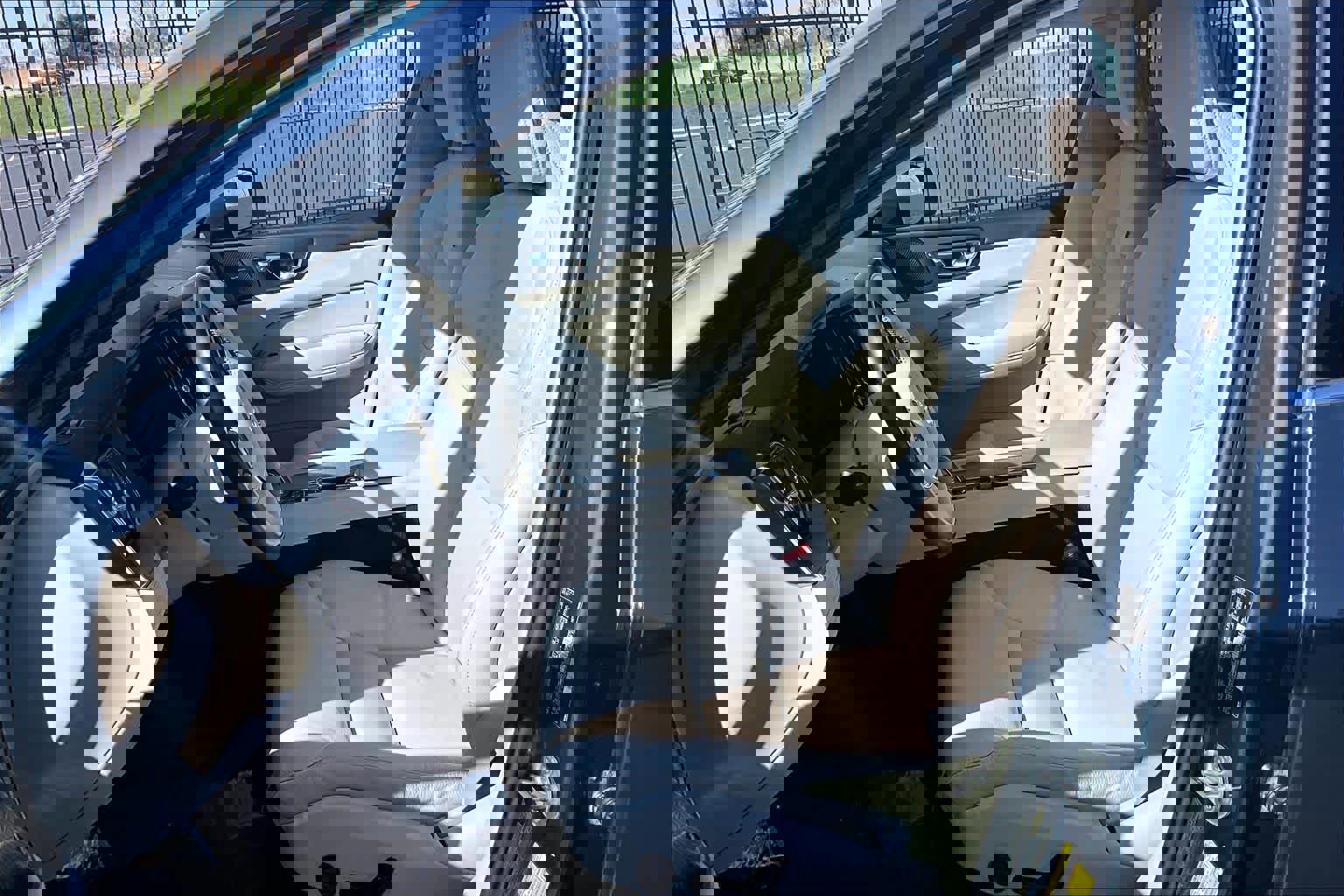 Used 2023 Volvo XC60 T8 Plus w/ Protection Package Premier image 28