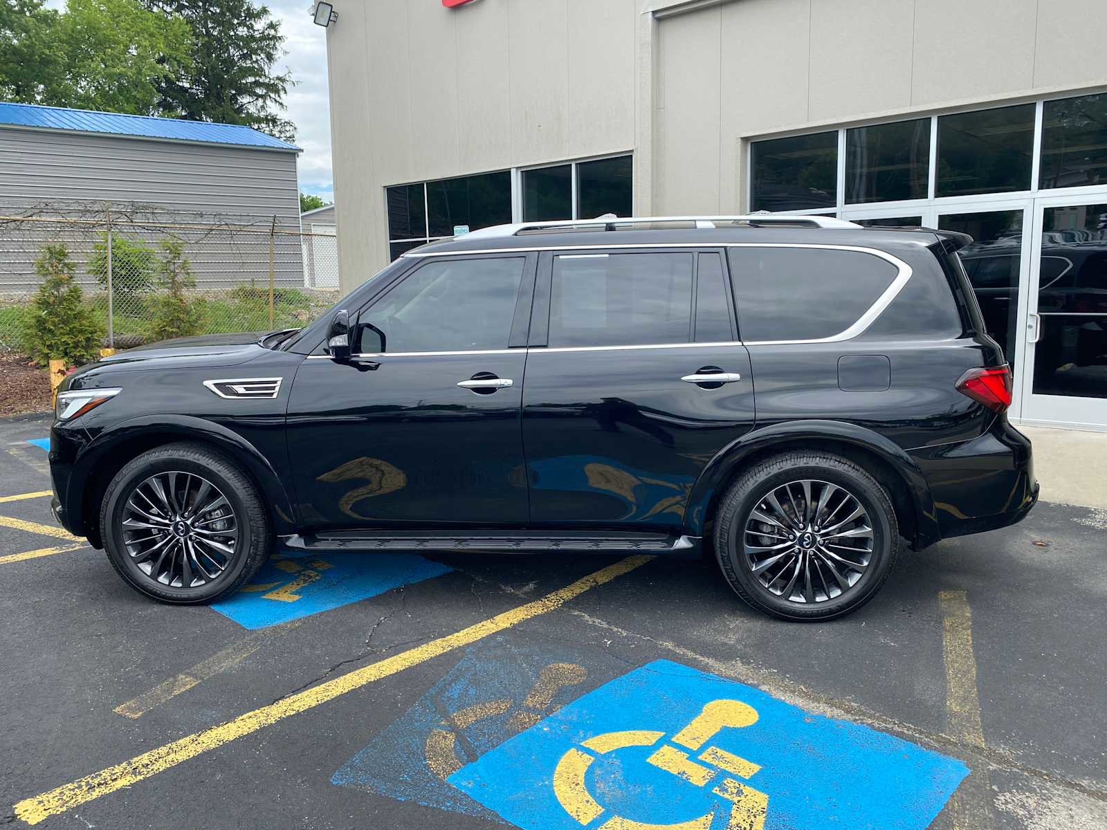 Used 2021 INFINITI QX80 Premium Select w/ Cargo Package AWD/4WD image 15
