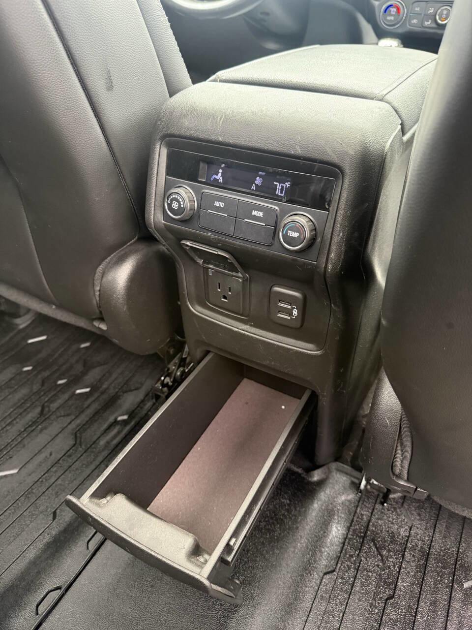 Used 2019 GMC Acadia SLT w/ LPO, Floor Liner Package image 30