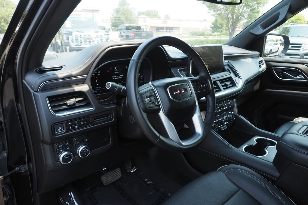 Used 2023 GMC Yukon SLT w/ SLT Premium Package AWD/4WD image 13
